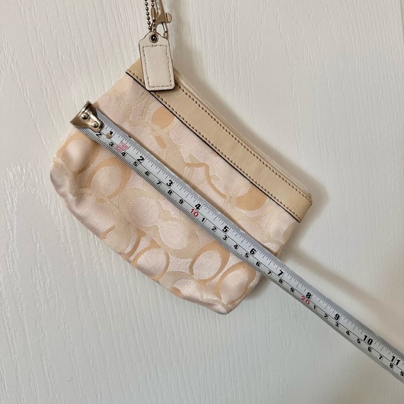 Coach Beige and Cream Wristlet with zipper & Leather strap and logo - Picture 6 of 9